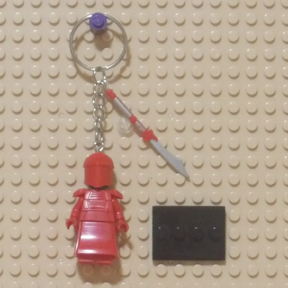MINIFIGURE KEYCHAIN Star Wars- Clone Trooper Stormtrooper w/Blaster Charm +Stand